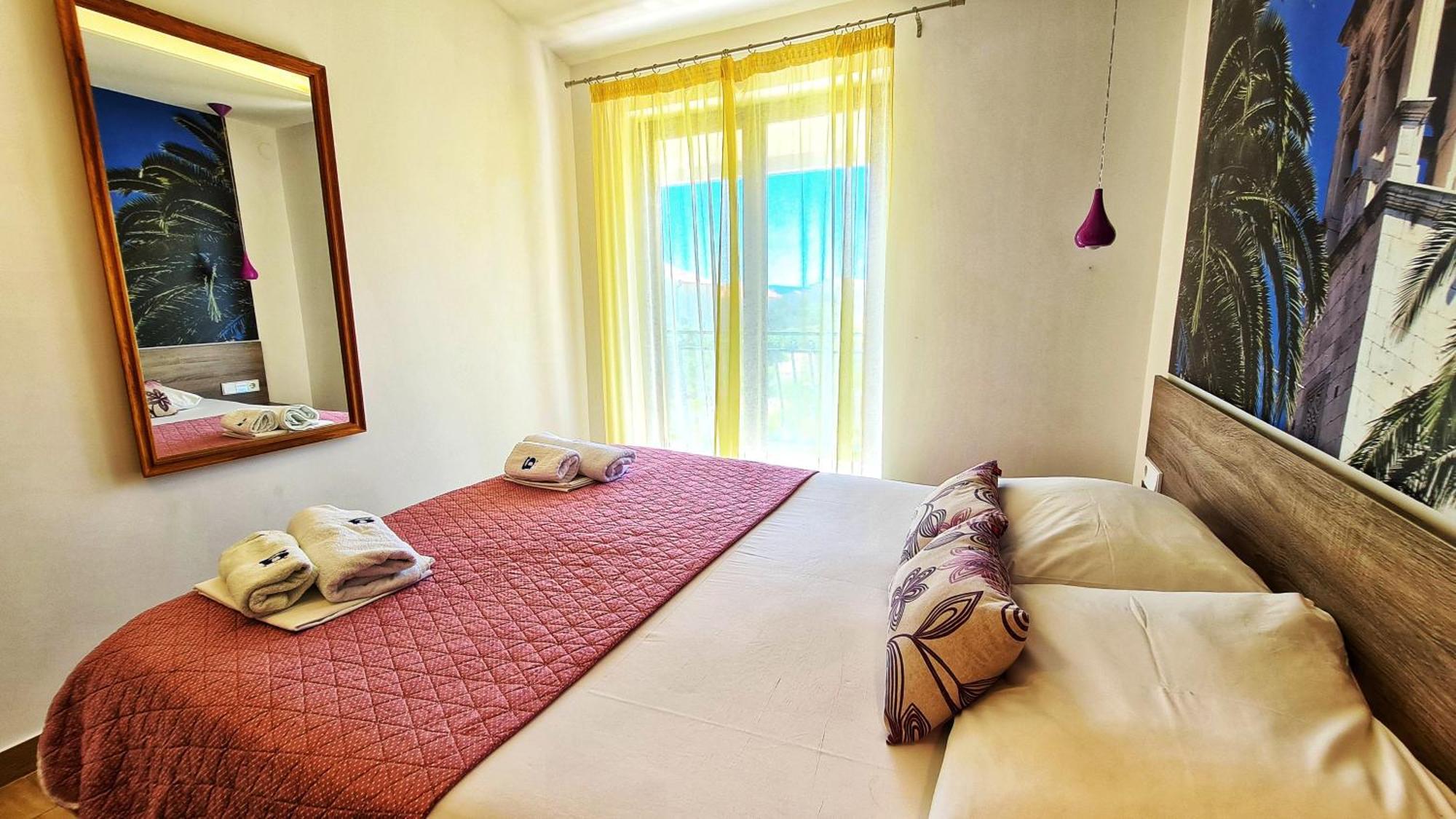 Apartments G Трогир Стая снимка