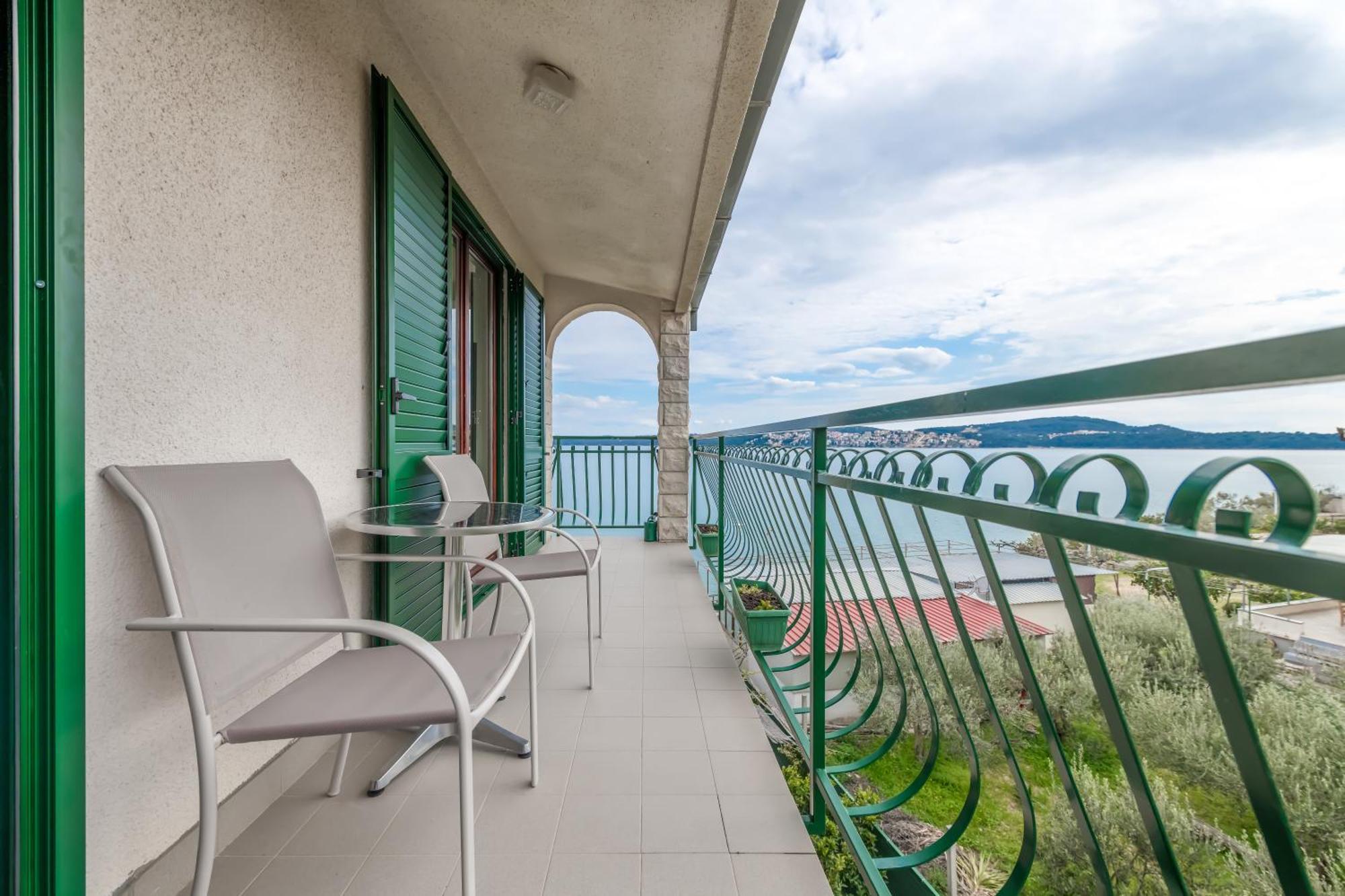 Apartments G Трогир Стая снимка