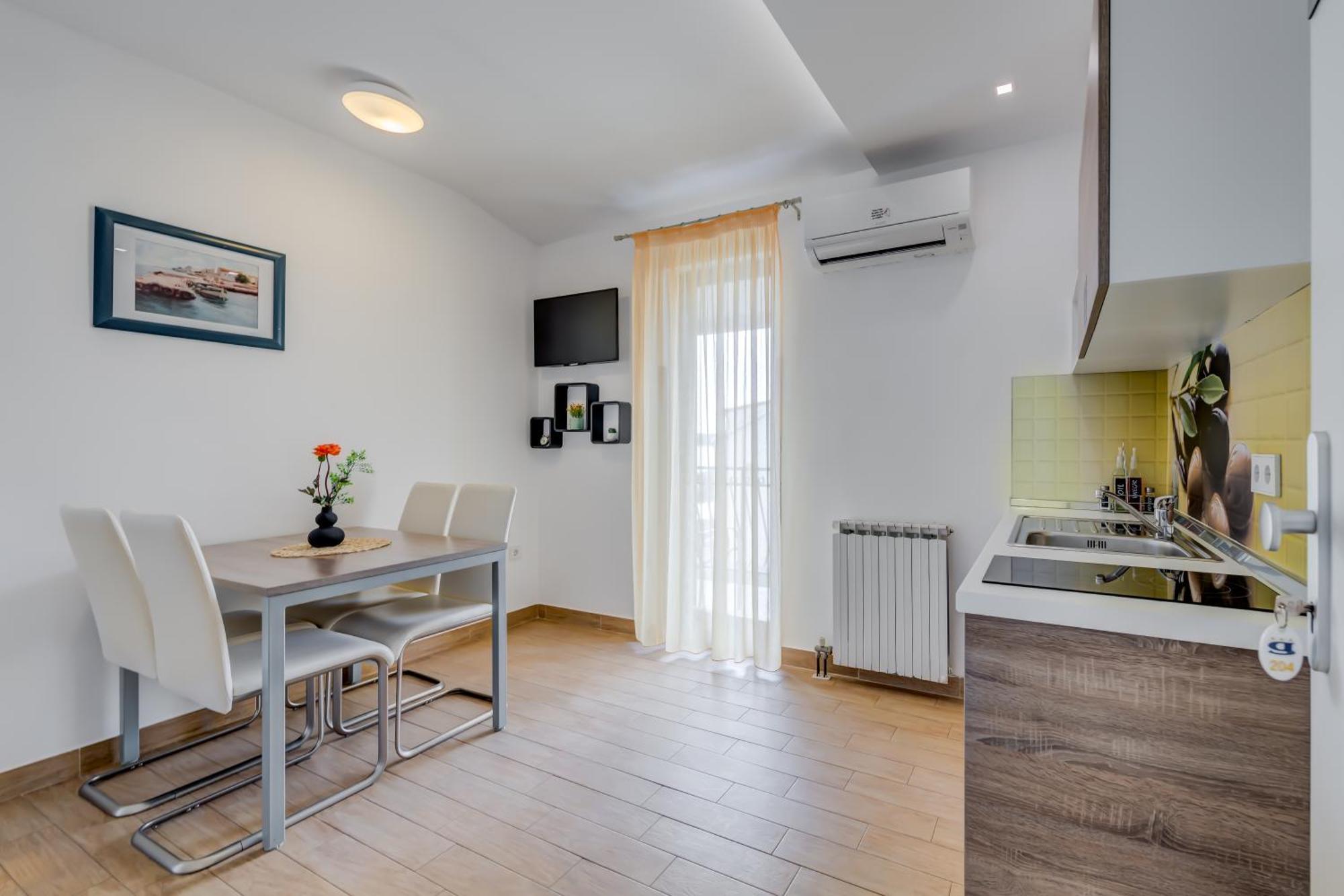 Apartments G Трогир Стая снимка