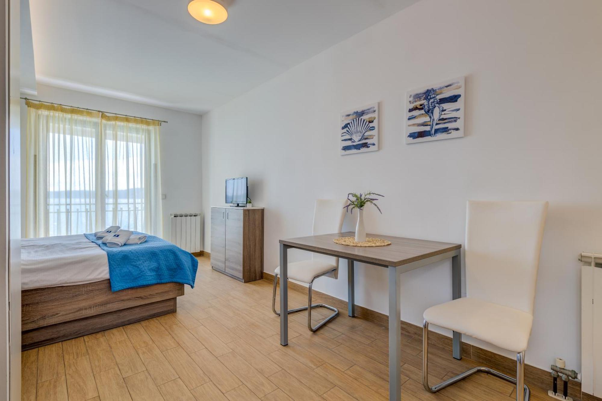 Apartments G Трогир Стая снимка