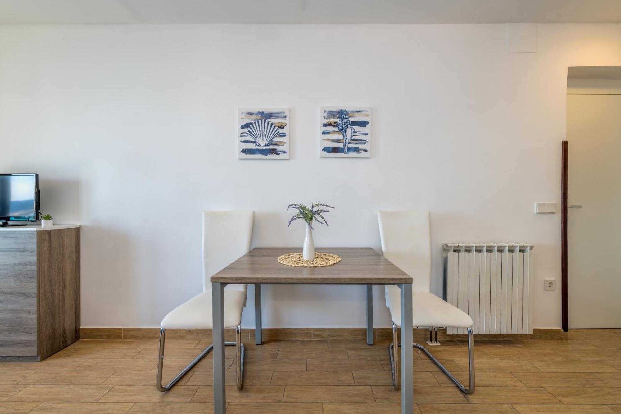 Apartments G Трогир Стая снимка