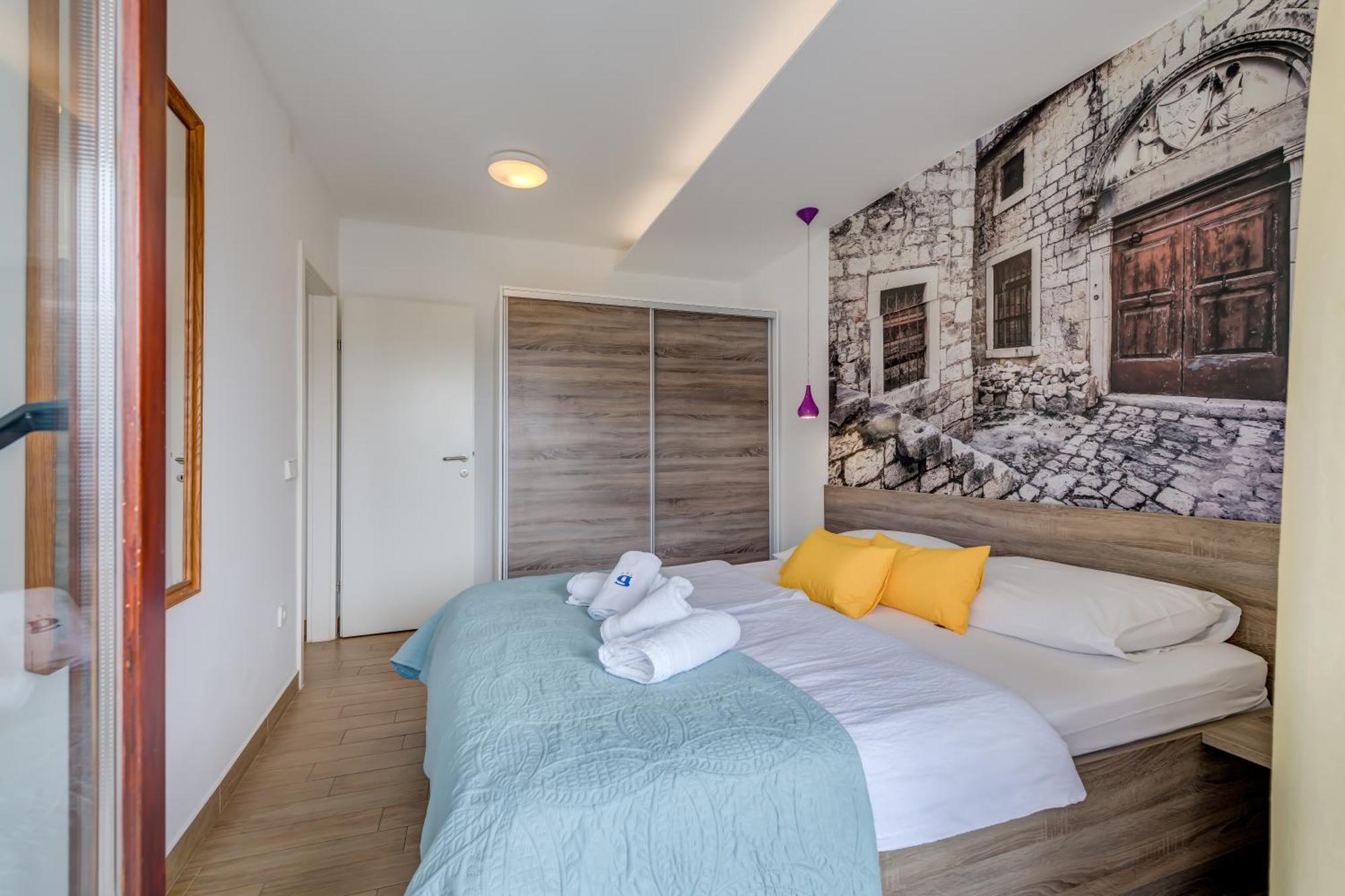 Apartments G Трогир Стая снимка