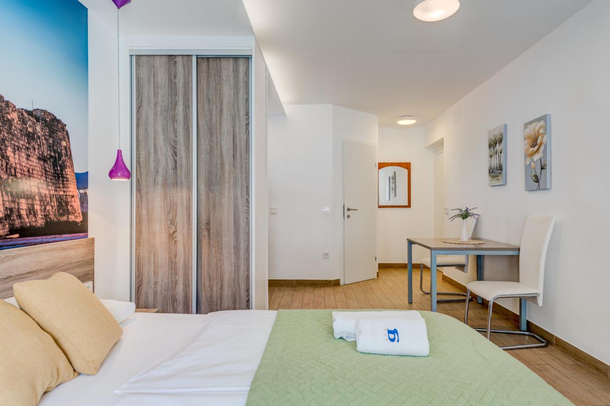 Apartments G Трогир Стая снимка