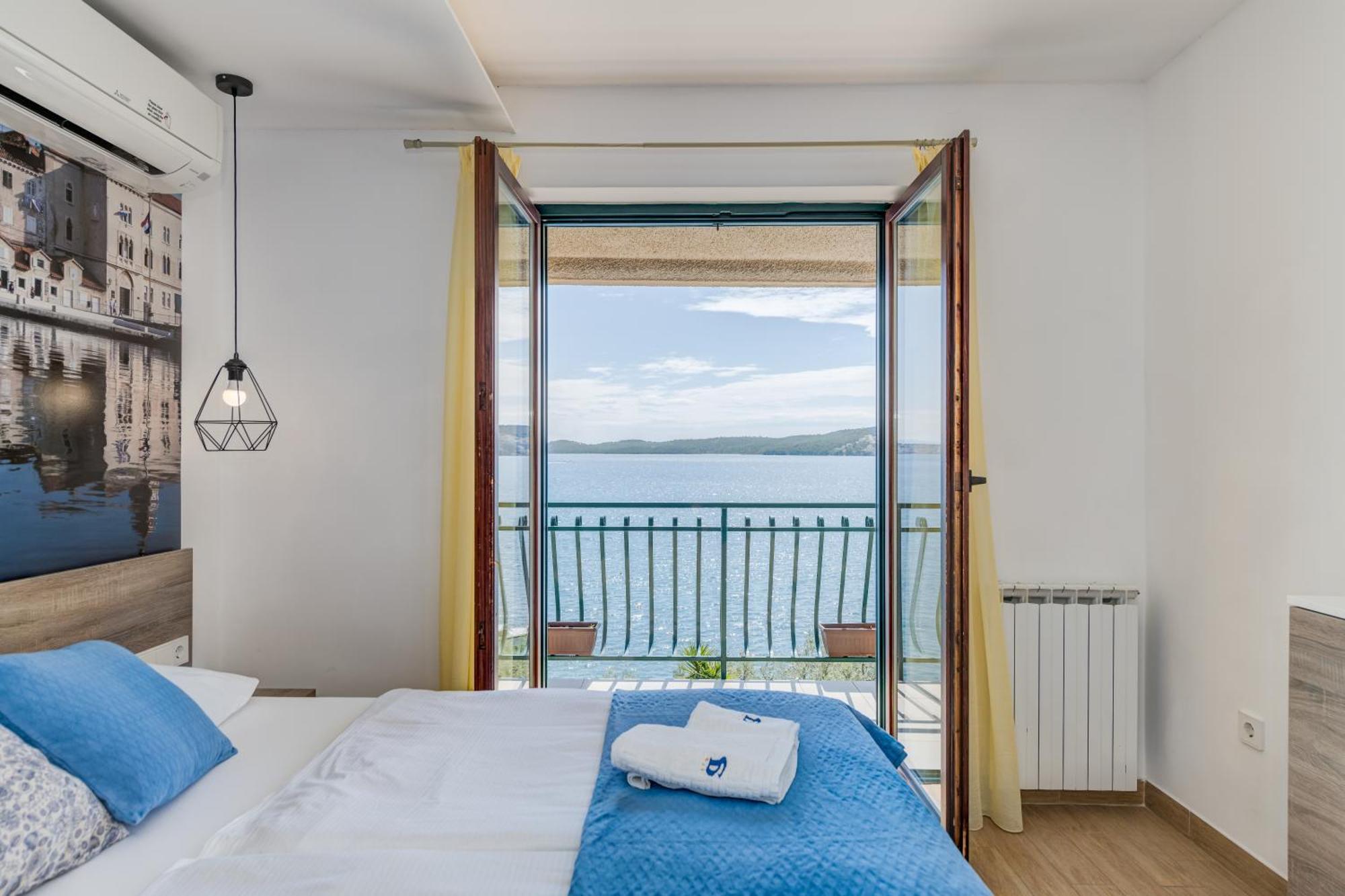 Apartments G Трогир Стая снимка
