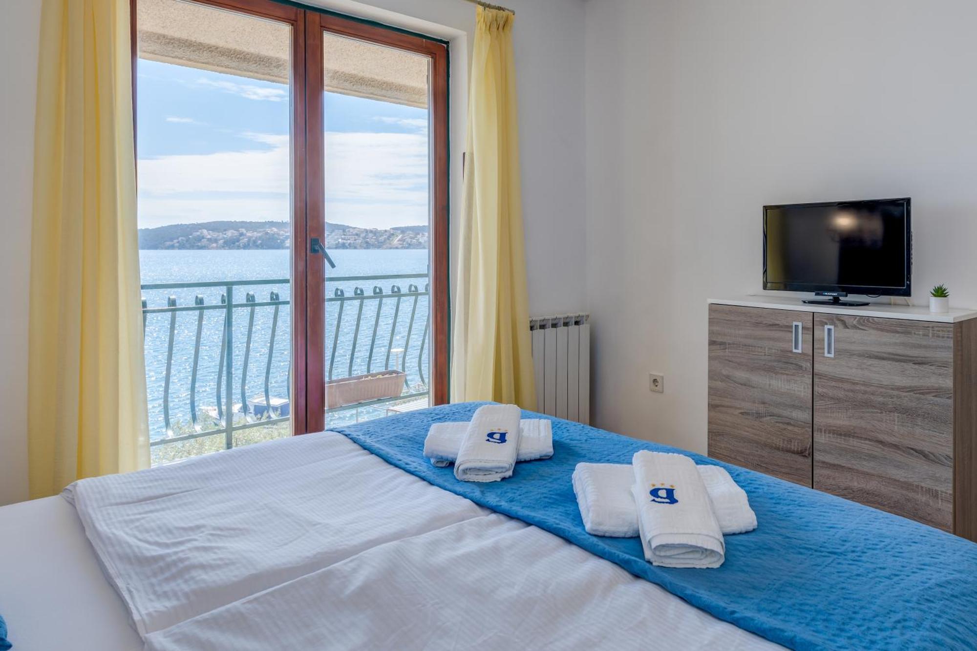 Apartments G Трогир Стая снимка
