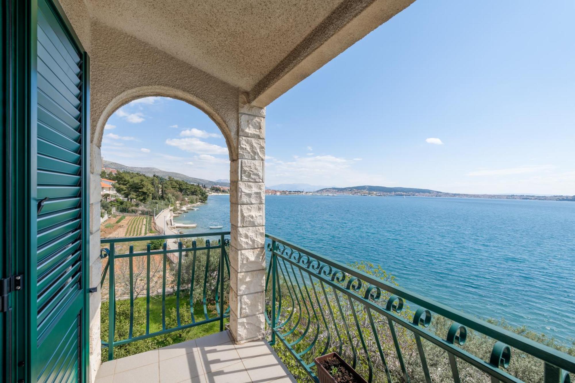 Apartments G Трогир Стая снимка